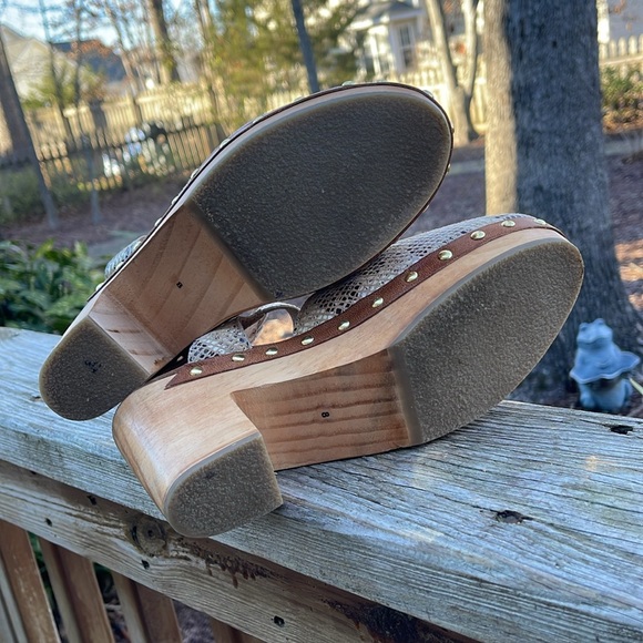 Diba True Cat Paws Platform Wooden Bottom Clogs - Picture 5 of 7